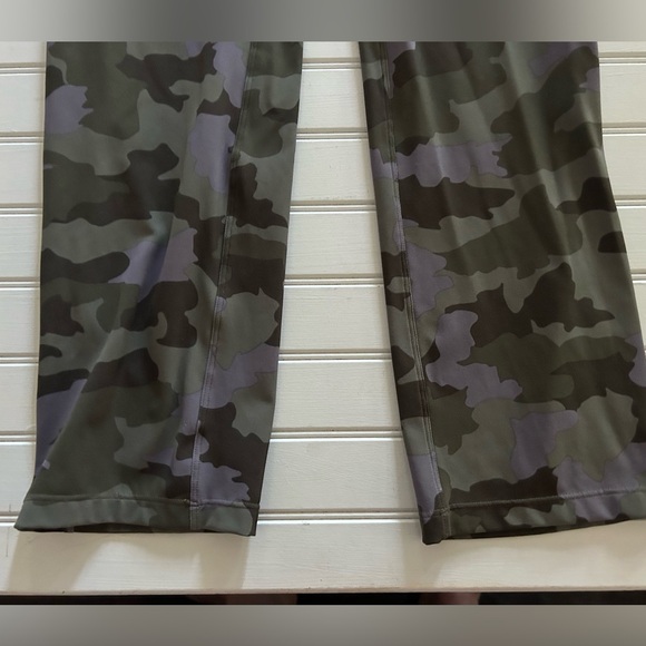 LULULEMON womens size 2 “Keep Moving” 7/8 high rise - Picture 2 of 7